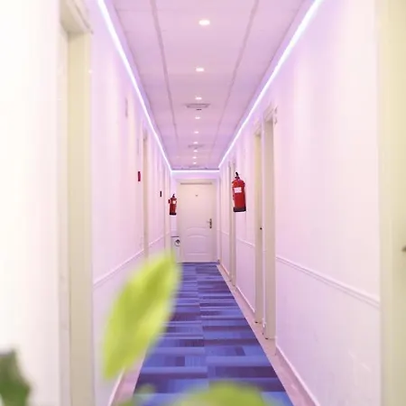 Agades Hotel *